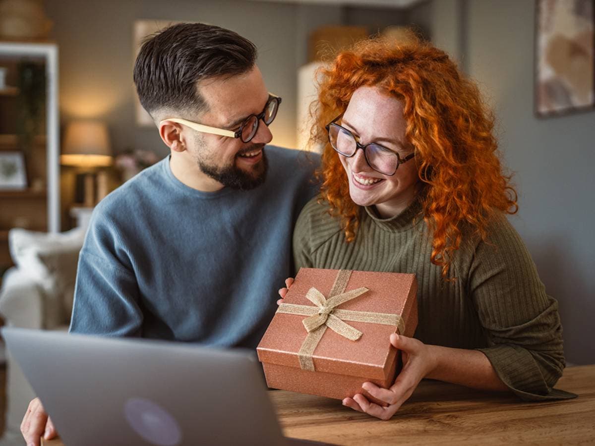 Unlock a Bright Holiday Smile with Professional Teeth Whitening